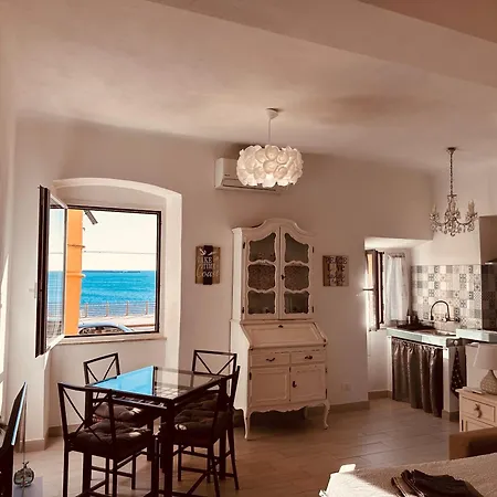 Apartment La Casa Di Dory In Primopiano Genoa